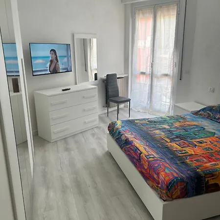 Casavarazze Apartment *